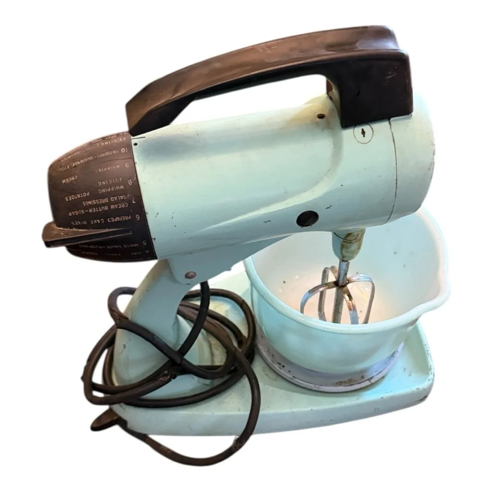 Vintage MCM Turquoise Aqua Sunbeam Mixmaster Standup With Bowl & 1 Beater
